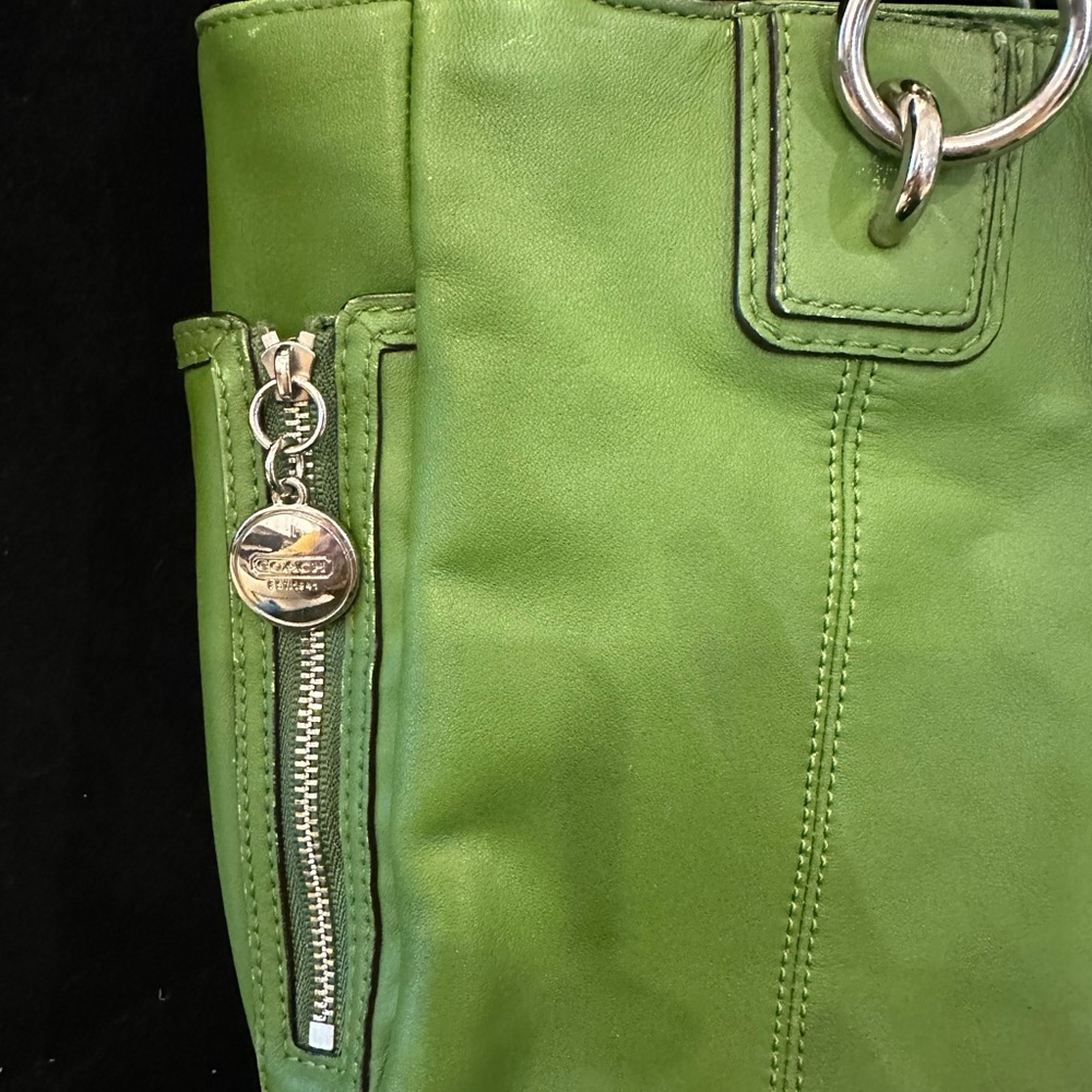 ☘️Coach Vibrant VINTAGE Gorgeous  Green LeatherTote Arm Candy - Picture 5 of 16